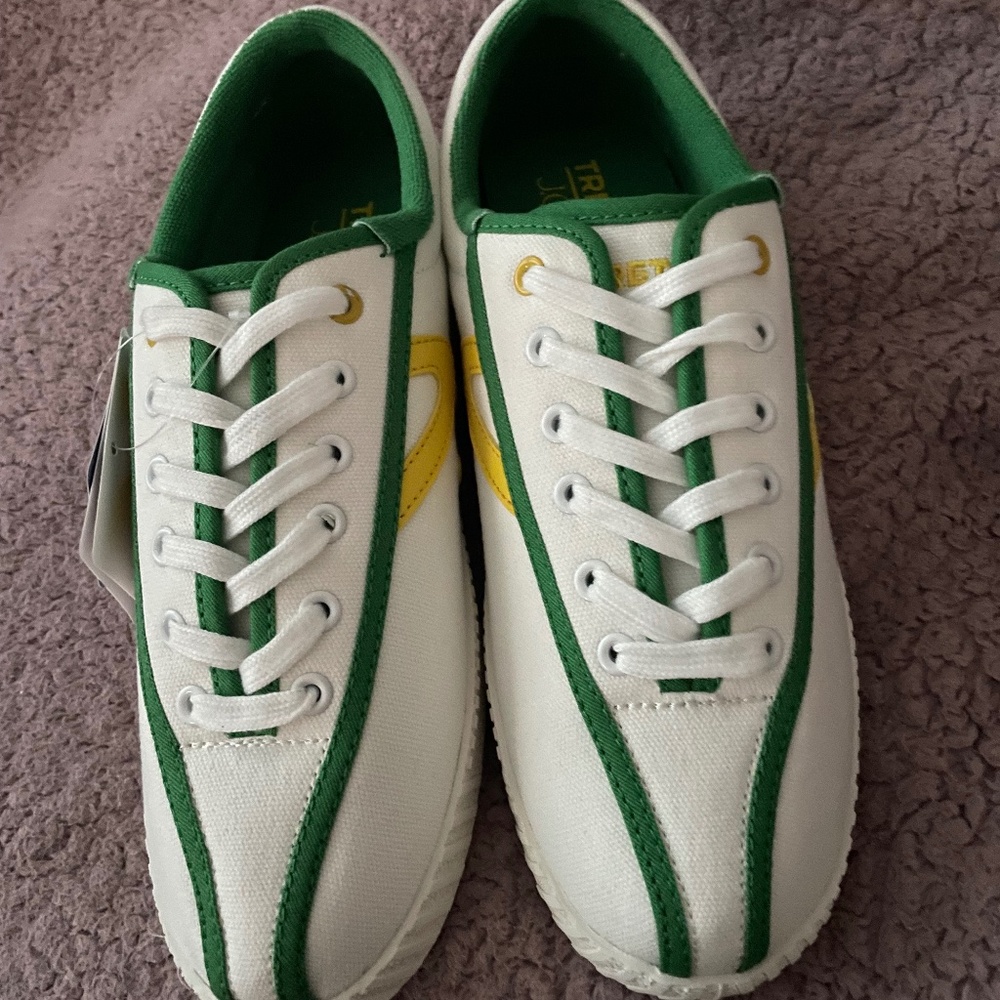 Tretorn women tennis shoes size 8
